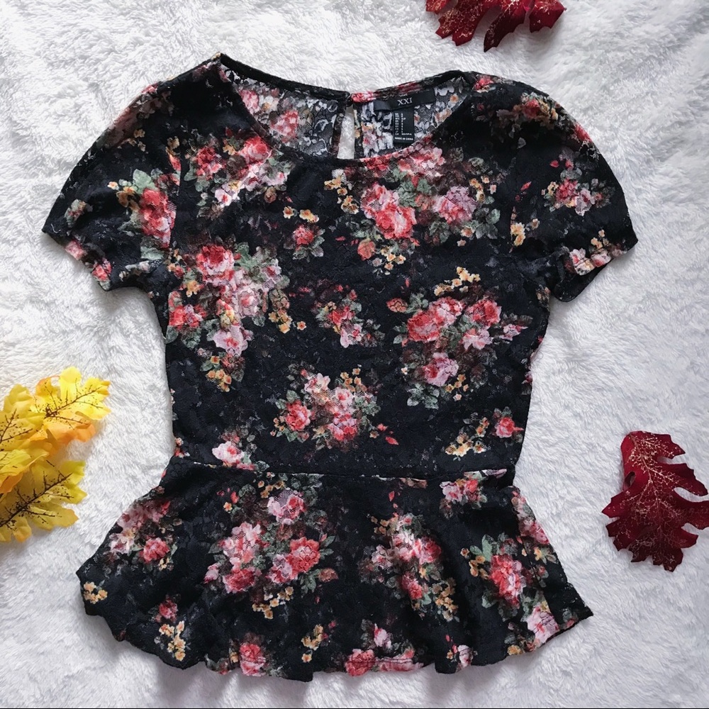 🌸 5 for $25🌸 FOREVER 21 floral lace peplum top